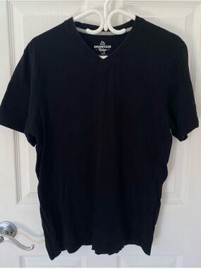 Mountain Ridge Men's Black V-Neck Short Sleeve Tee